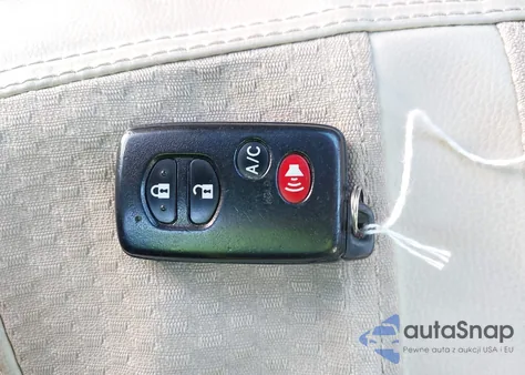 2014 Toyota Prius Four z USA, uszkodzony, nr VIN JTDKN3DU8E1825696